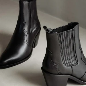 Women Bobbies Ankle Boots | Dakota