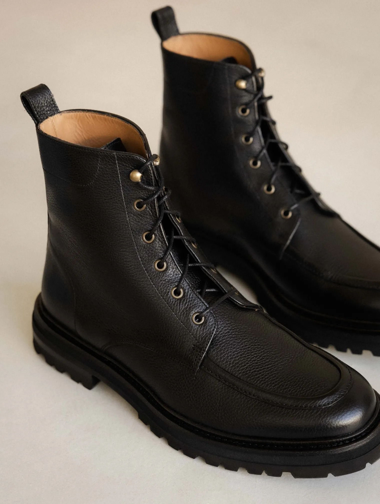 douglas_2-1.webp Bobbies Boots | Douglas