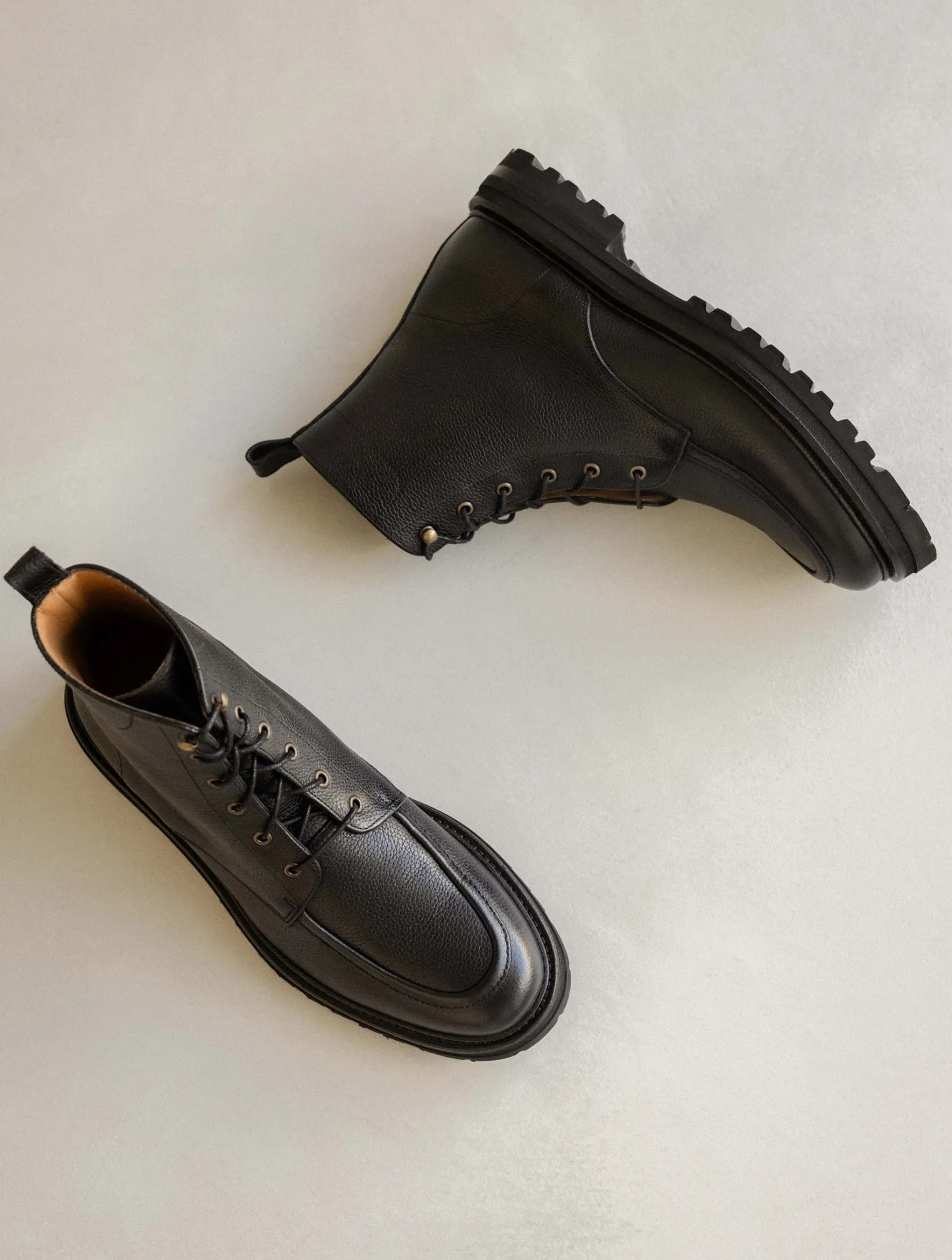 douglas_3-1.webp Bobbies Boots | Douglas