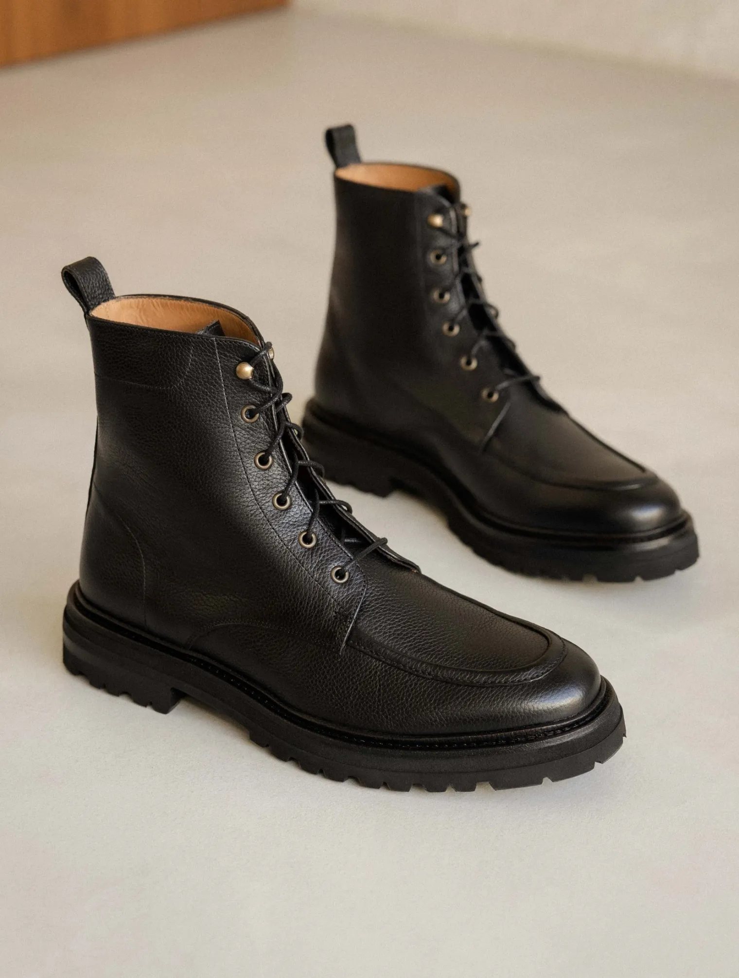 douglas_5-1.webp Bobbies Boots | Douglas