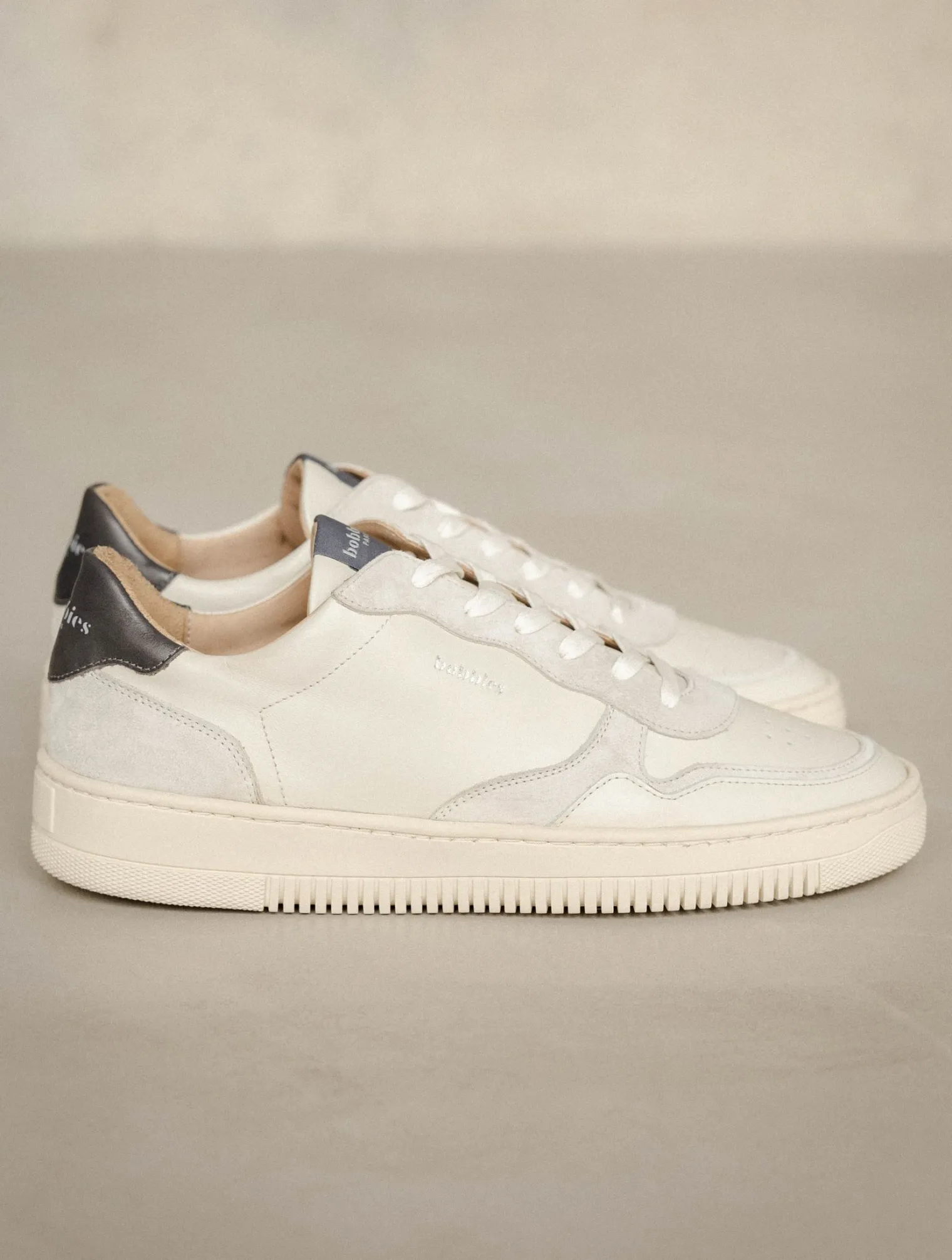 travis_4-3.webp Bobbies Sneakers | Travis