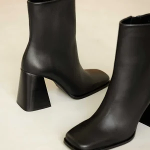 Women Bobbies Ankle Boots | Wilma